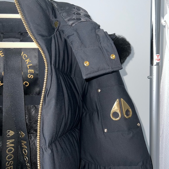 Moose Knuckles - Puffer Jacket to Druffle Bag - Picture 5 of 16